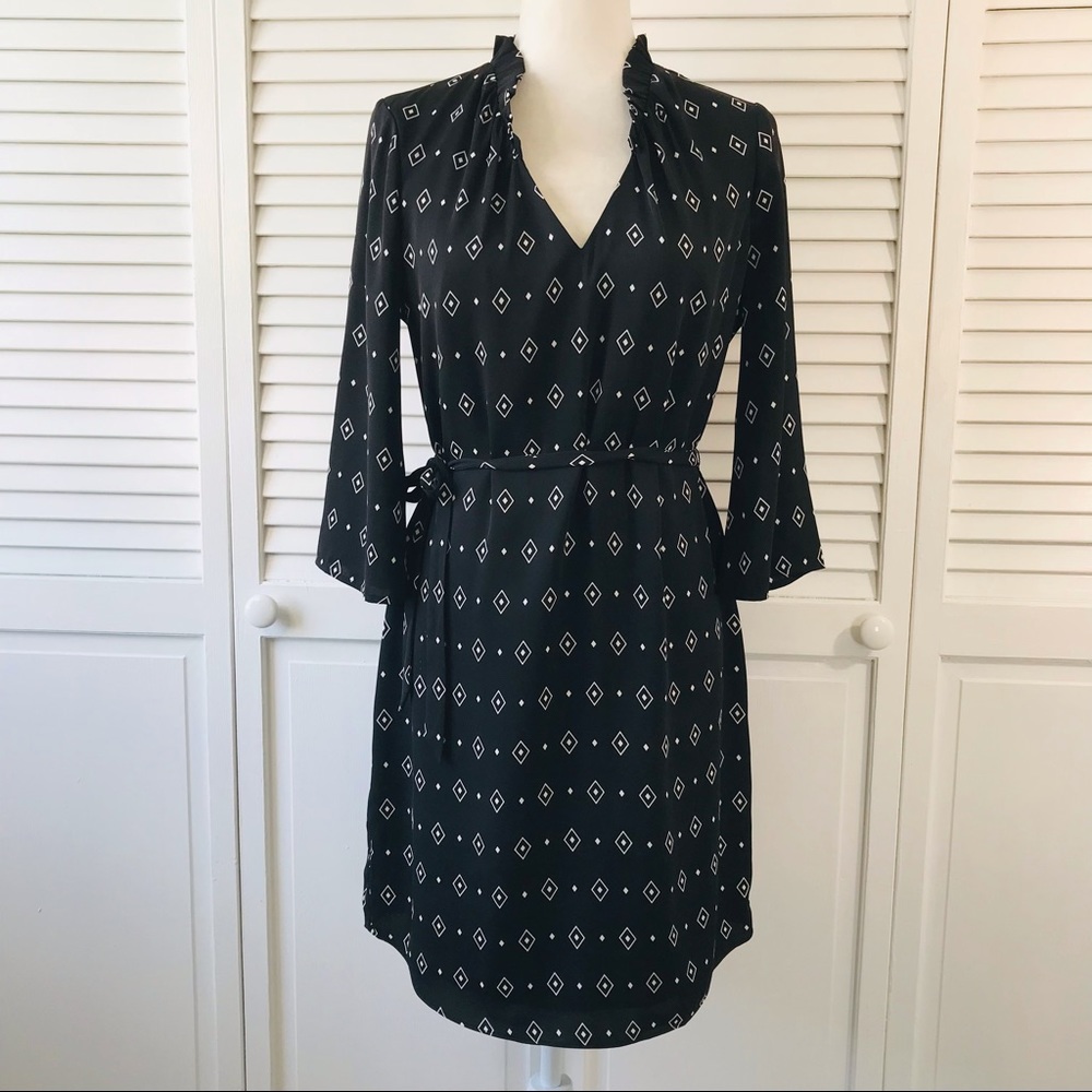 WHITE HOUSE BLACK MARKET Black Dress Size 6